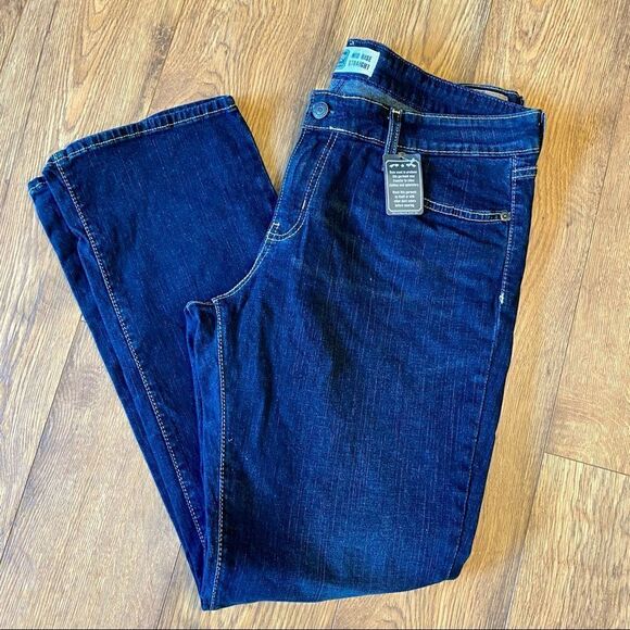 SIGNATURE by LEVI STRAUSS & CO MID RISE STRAIGHT JEANS 12 S NWT - Picture 9 of 13